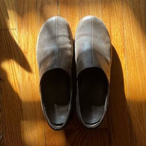 ADORABLE brown Patagonia clogs